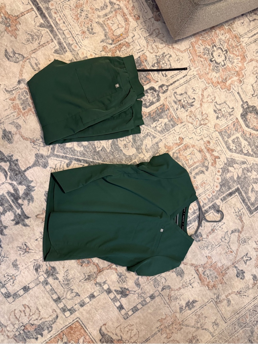 Women’s Fabletics Hunter Green Scrub Top and Pants Set